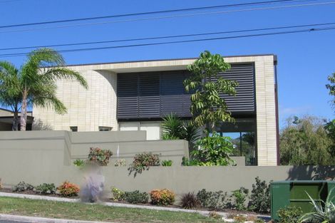 Photo of property in 2/4 Westbourne Road, Murrays Bay, Auckland, 0630