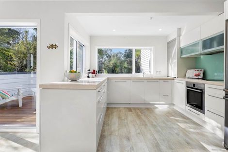 Photo of property in 63 Cliff Road, Torbay, Auckland, 0630