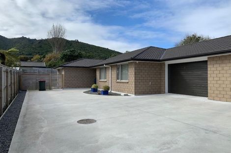 Photo of property in 27b Pehi Kupa Street, Waikanae, 5036