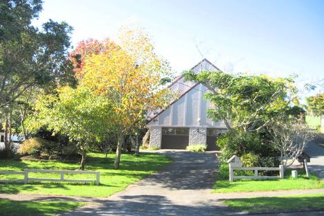 Photo of property in 33 Pickwick Parade, Mellons Bay, Auckland, 2014
