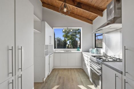 Photo of property in 12a Croydon Road, New Lynn, Auckland, 0600