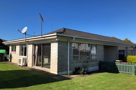 Photo of property in 2/19 Tatariki Street, Rosehill, Papakura, 2113