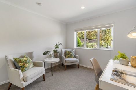 Photo of property in 17 Witton Place, Schnapper Rock, Auckland, 0632