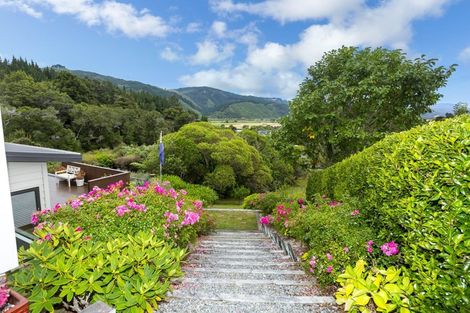 Photo of property in 12 Sylvan Way, Silverstream, Upper Hutt, 5019