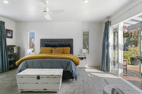 Photo of property in 1 Besley Place, Acacia Bay, Taupo, 3330