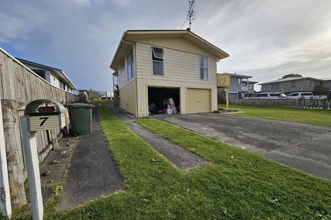 Photo of property in 7 Robert Mckeen Street, Otaki Beach, Otaki, 5512