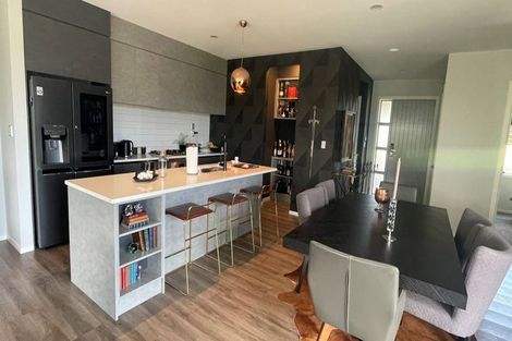 Photo of property in 17 Rowles Road, Pukekohe, 2120