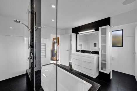 Photo of property in 16 Arthur Road, Paraite, New Plymouth, 4373