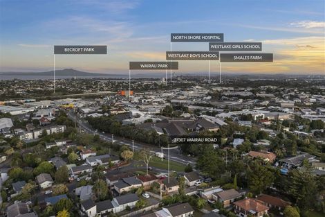 Photo of property in 2/307 Wairau Road, Totara Vale, Auckland, 0627