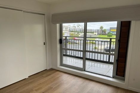 Photo of property in 13c/71 Spencer Road, Oteha, Auckland, 0632