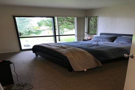 Photo of property in 22 Baulcomb Parade, Windsor Park, Auckland, 0632