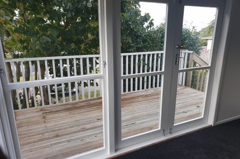 Photo of property in 5 Lendic Avenue, Henderson, Auckland, 0612