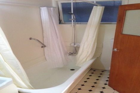 Photo of property in Westgate Flats, 4/36 Queen Street, Mount Victoria, Wellington, 6011