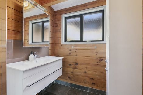 Photo of property in 5 Kaipara Crescent, Helensville, 0800