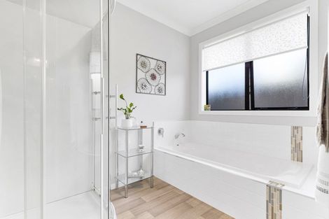 Photo of property in 13 Feist Street, Carterton, 5713