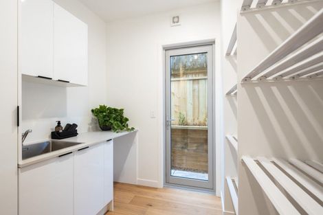 Photo of property in 16b Hine Street, New Plymouth, 4310