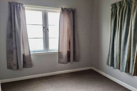 Photo of property in 813 Waitakere Road, Kumeu, 0891