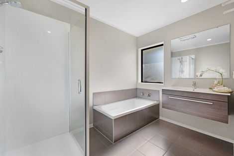 Photo of property in 2/40 Simmental Crescent, Somerville, Auckland, 2014