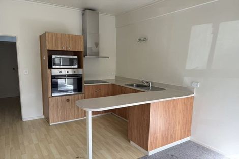 Photo of property in 2/16 Pupuke Road, Takapuna, Auckland, 0622
