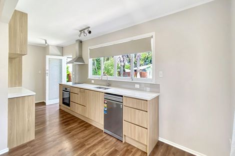 Photo of property in 6 Hughdene Place, Henderson, Auckland, 0610