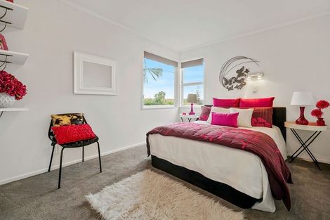 Photo of property in 1/332 East Coast Road, Sunnynook, Auckland, 0632