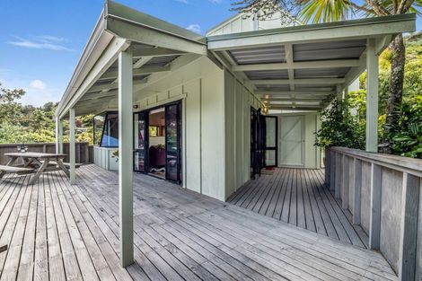 Photo of property in 117 Seaview Road, Piha, New Lynn, 0772
