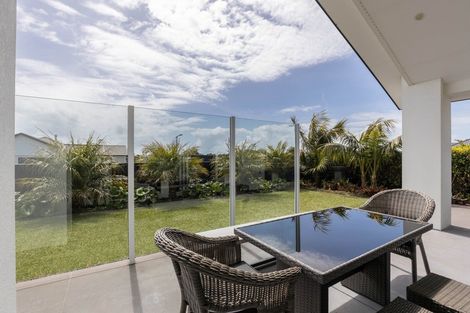 Photo of property in 1 Oakmont Crescent, Waiwhakaiho, New Plymouth, 4312