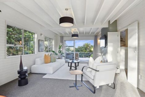 Photo of property in 8 Arapito Road, Titirangi, Auckland, 0604