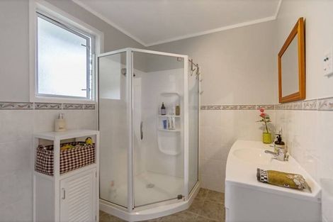 Photo of property in 540 Glenfield Road, Glenfield, Auckland, 0629