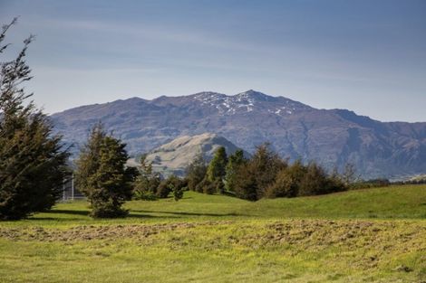 Photo of property in 10 Hovingham Court, Jacks Point, Queenstown, 9371