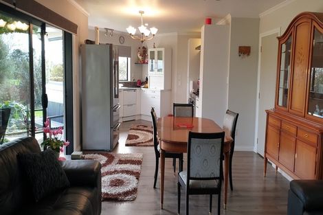 Photo of property in 1343 Devon Road, Brixton, Waitara, 4382