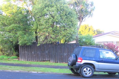 Photo of property in 13 Elsted Place, Goodwood Heights, Auckland, 2105