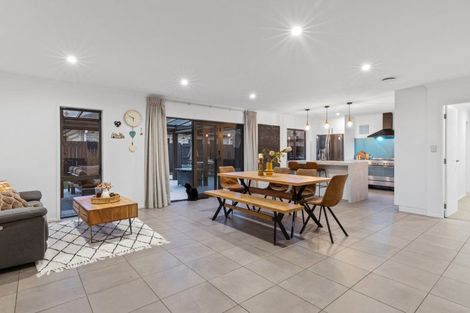 Photo of property in 8 Putaka Place, Papamoa Beach, Papamoa, 3118
