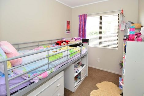 Photo of property in 14 Royalty Rise, Red Beach, 0932