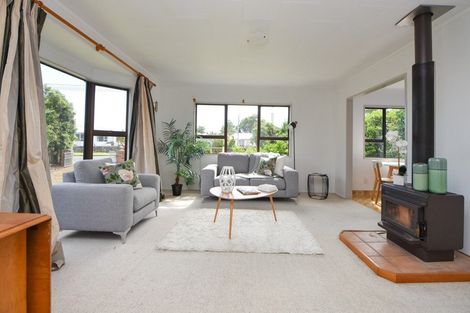 Photo of property in 15 Philip Street, Carterton, 5713