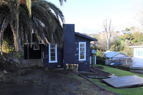 Photo of property in 27 Glenfern Road, Mellons Bay, Auckland, 2014