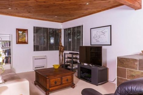 Photo of property in 3 Beulah Avenue, Rothesay Bay, Auckland, 0630