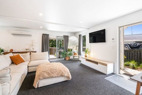 Photo of property in 46a Elliston Crescent, Stanmore Bay, Whangaparaoa, 0932