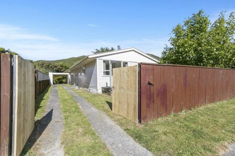 Photo of property in 6 Ngaturi Grove, Wainuiomata, Lower Hutt, 5014