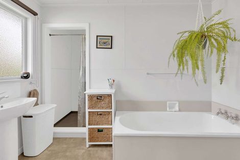 Photo of property in 4 Belvedere Crescent, Takaro, Palmerston North, 4412