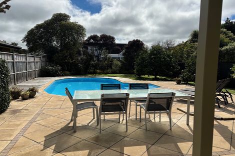 Photo of property in 25 Bowen Street, Cambridge, 3434