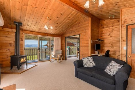 Photo of property in 1 Dunleith Grove, Silverstream, Upper Hutt, 5019