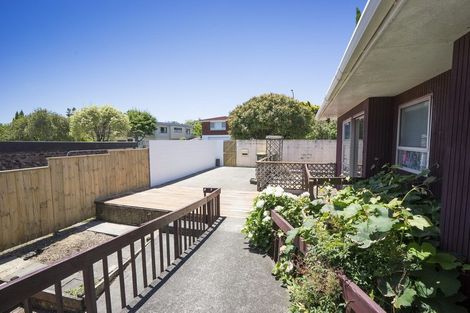 Photo of property in 8 Heaton Grove, Chatswood, Auckland, 0626