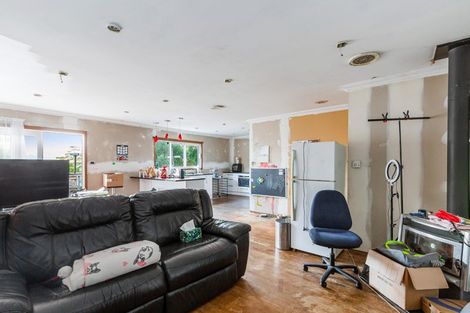 Photo of property in 74 Waimumu Road, Massey, Auckland, 0614