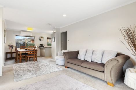 Photo of property in 22 Carisbrook Crescent, Papakura, 2110