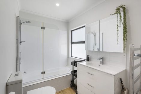 Photo of property in 17 Karauria Lane, Orewa, 0931