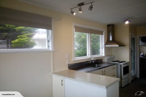 Photo of property in 20 Jane Grove, Paparangi, Wellington, 6037