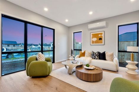 Photo of property in 18 Lewis Younie Road, Kumeu, 0810