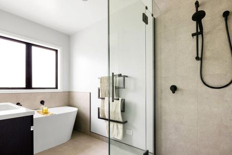 Photo of property in 2/42 Rose Berry Crescent, Flagstaff, Hamilton, 3210