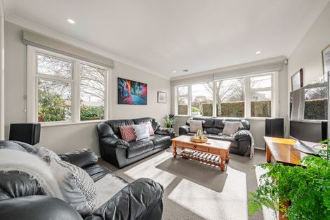 Photo of property in 3 Heretaunga Square, Silverstream, Upper Hutt, 5019